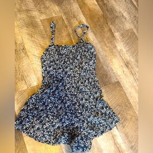 altar’d state size SMALL romper shorts, navy & white floral, adjustable strap